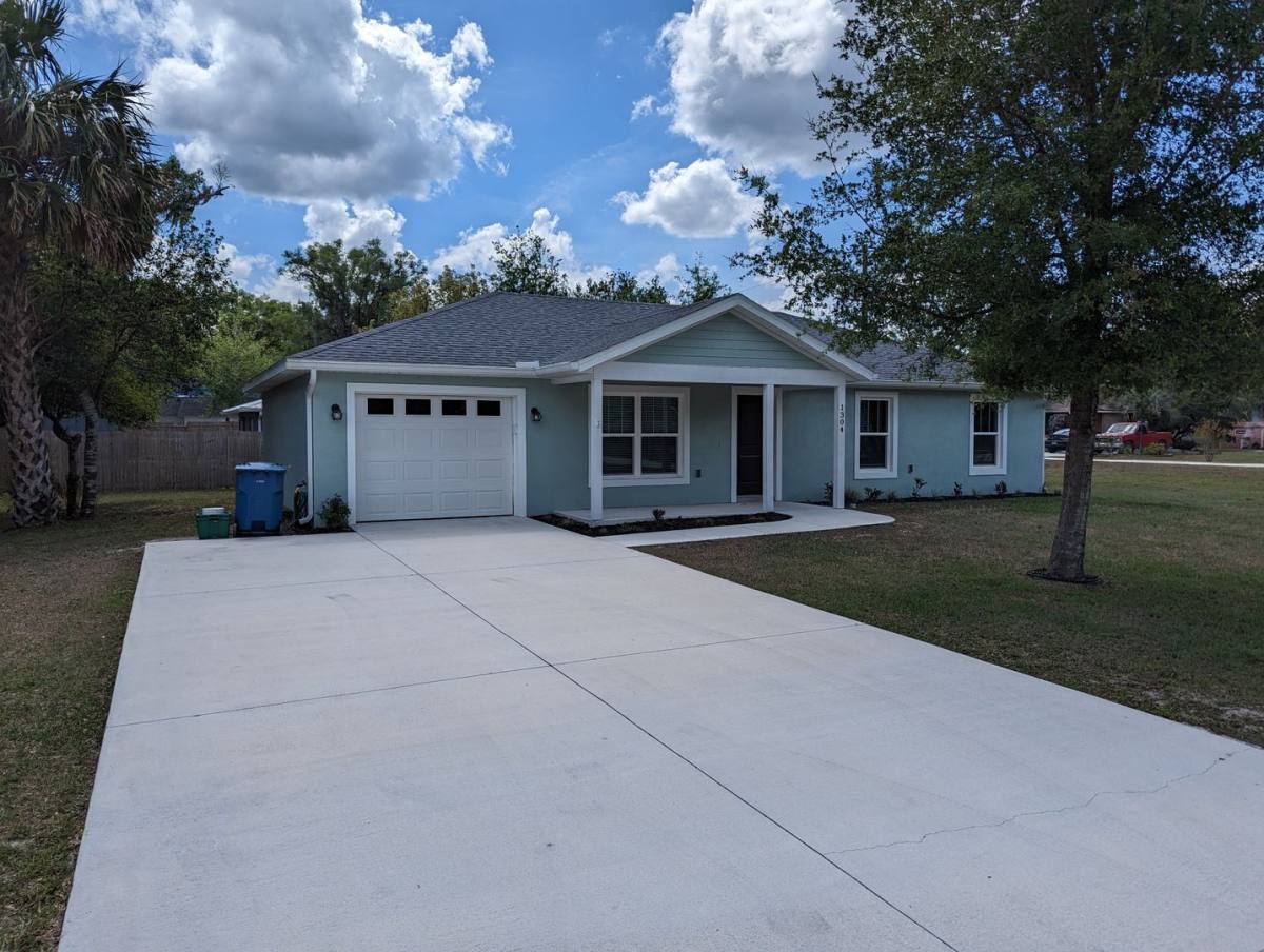 House for rent at 1304 E Ohio Ave, Deland, FL 32724
