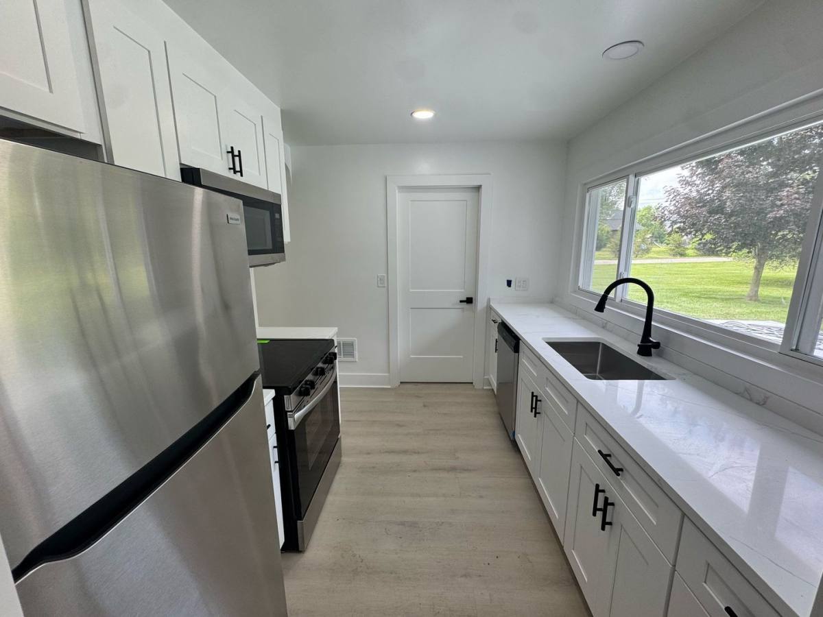 House for rent at 2590 Walnut Lake Rd, West Bloomfield, MI 48323