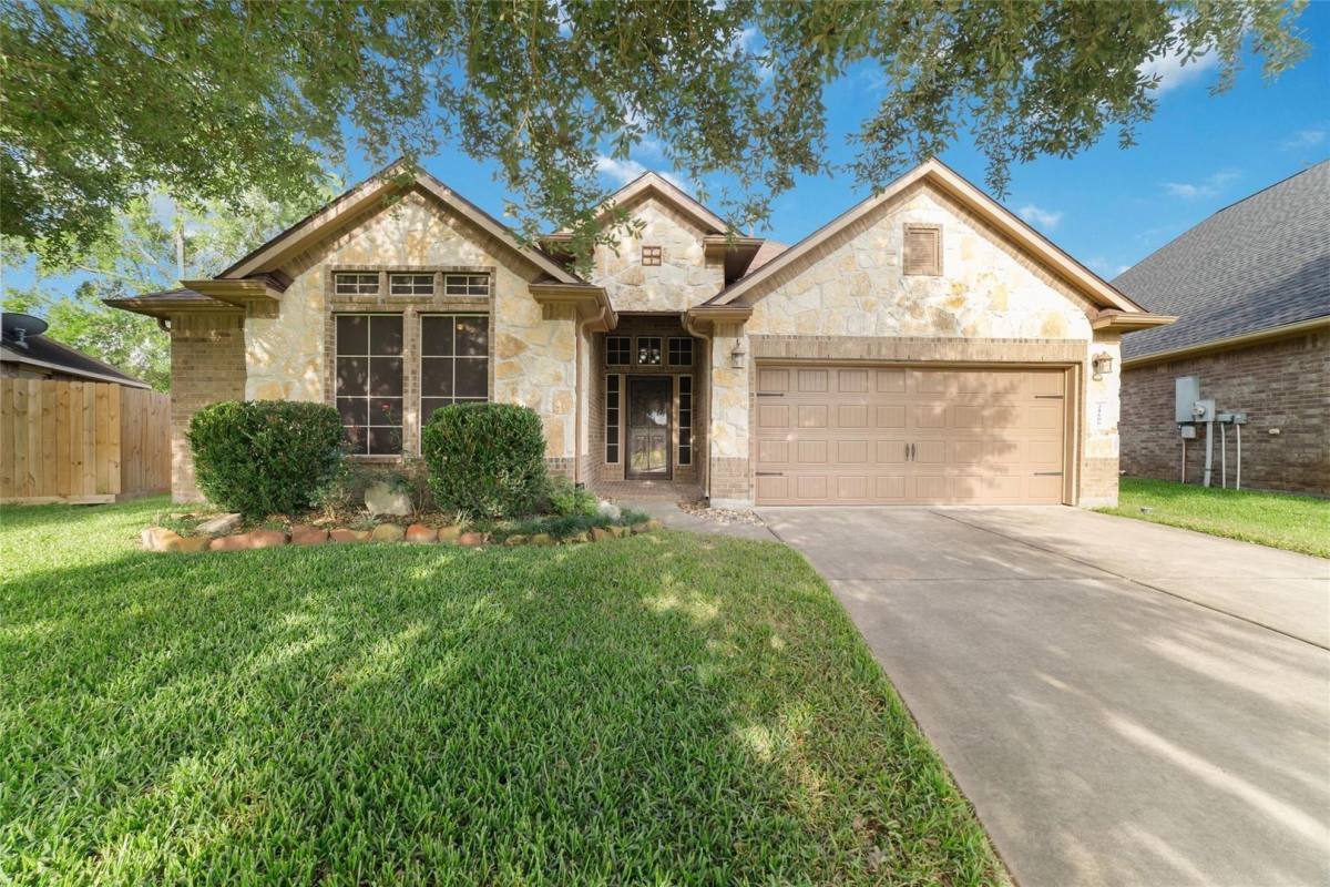 House for rent at 21606 Hansom Dr, Porter, TX 77365