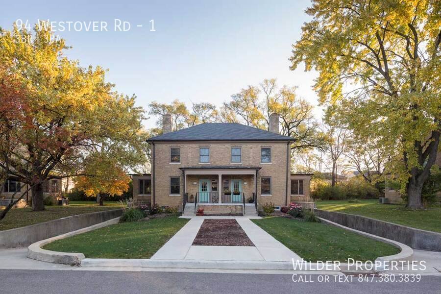 Townhouse for rent at 94 Westover Rd #1, Highwood, IL 60040