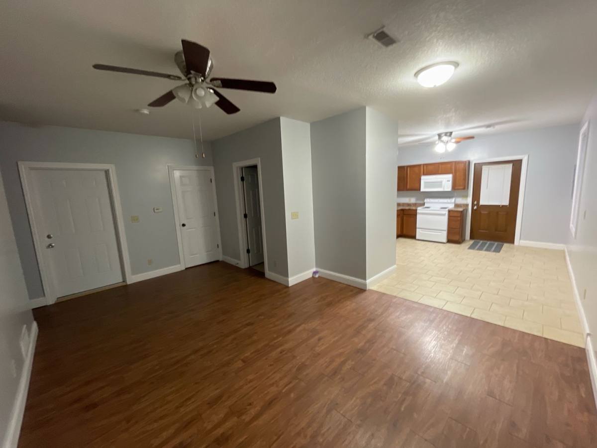 Apartment for rent at 1518 1 2 Harrison, Davenport, IA 52803