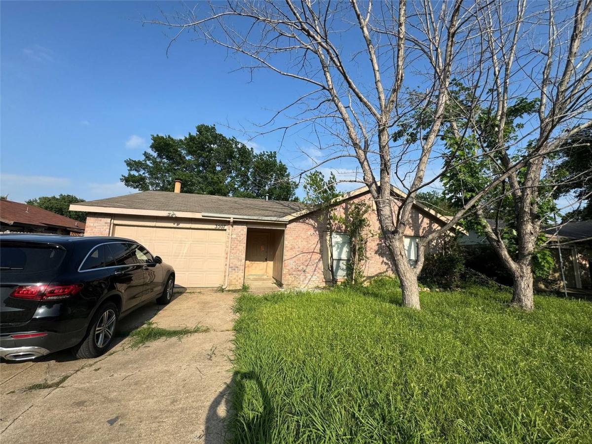 House for rent at 3507 Doolittle Dr, Arlington, TX 76014
