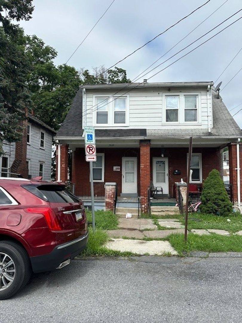 House for rent at 802 S 27th St, Harrisburg, PA 17111