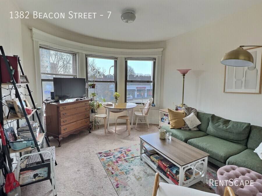 Apartment for rent at 1382 Beacon St #7, Brookline, MA 02446