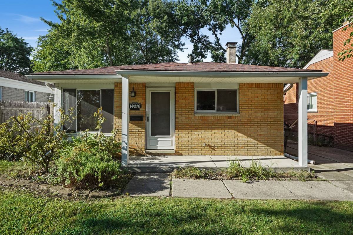 House for rent at 14210 Manhattan St, Oak Park, MI 48237