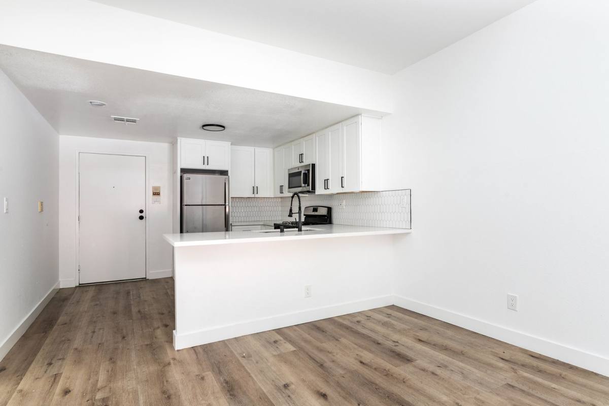 Apartment for rent at 621 N Bronson Ave, Los Angeles, CA 90004
