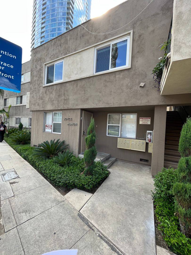 House for rent at 21 Alamitos Ave, Long Beach, CA 90802