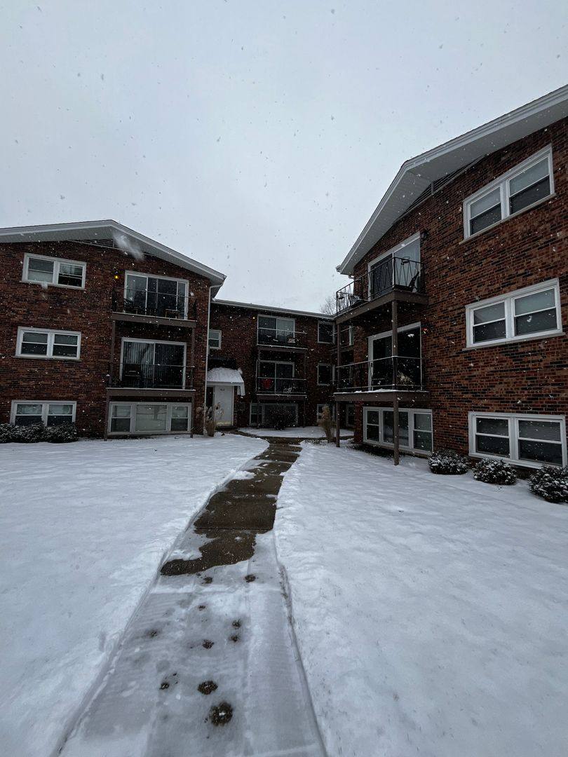 Apartment for rent at 5610-12 6th Ave, La Grange, IL 60525
