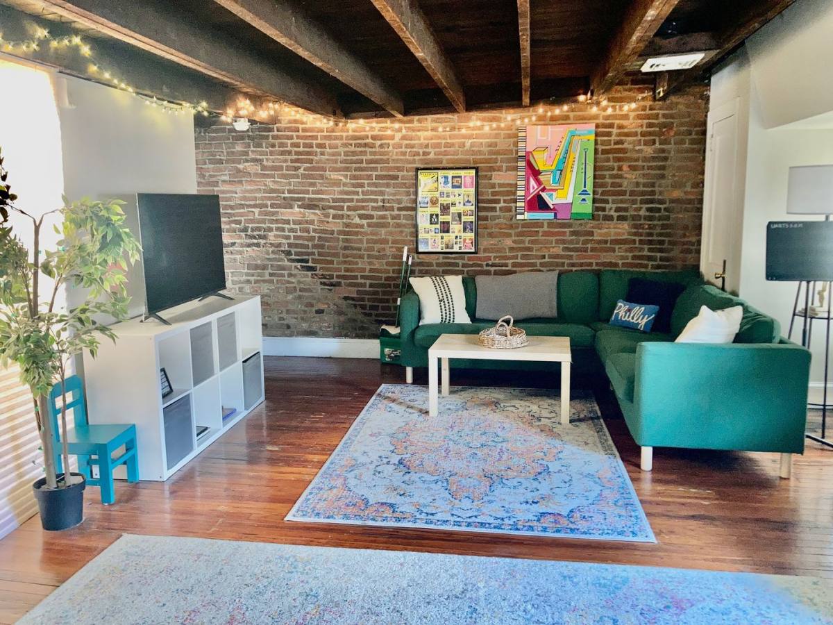 Apartment for rent at 928-930 Pine St, Philadelphia, PA 19107