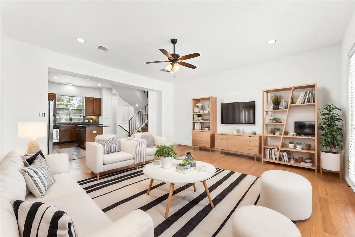 Townhouse for rent at 2026 Tuam St, Houston, TX 77004