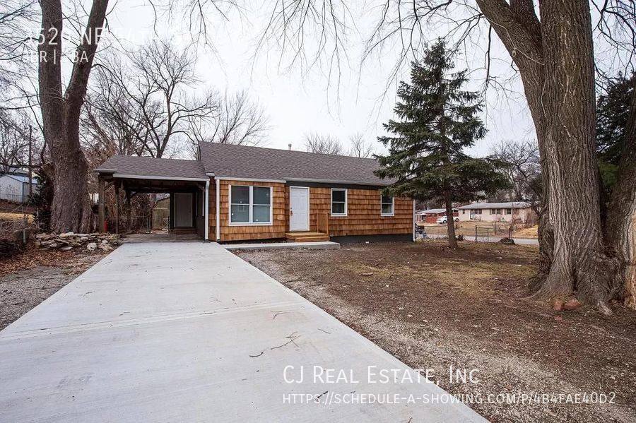 House for rent at 3520 NE 54th St, Kansas City, MO 64119
