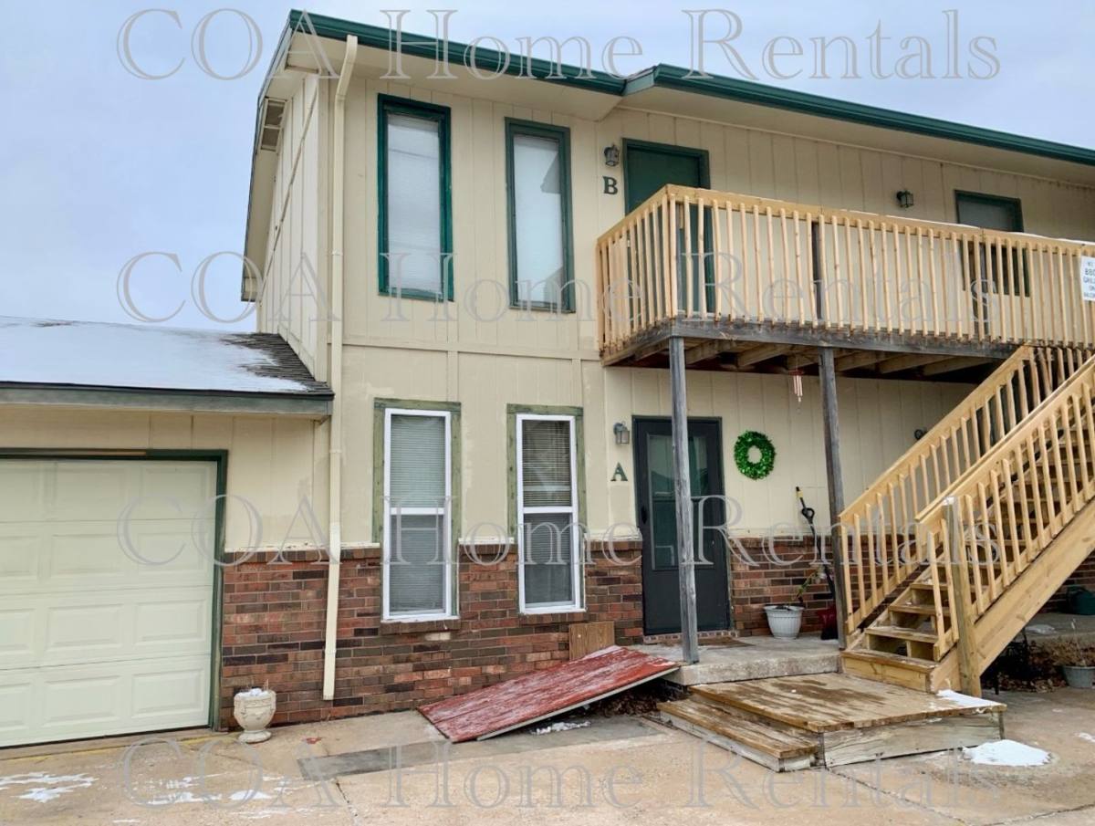 Apartment for rent at 122 N Brunswick #B, Wichita, KS 67212