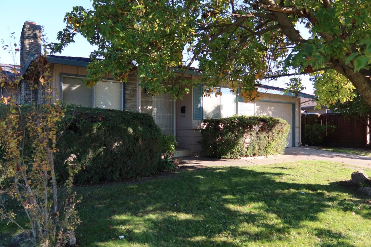 Apartment for rent at 6665 Gloria Dr, Sacramento, CA 95831