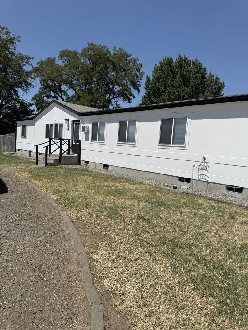 House for rent at 805 E Gerone St, Echo, OR 97826