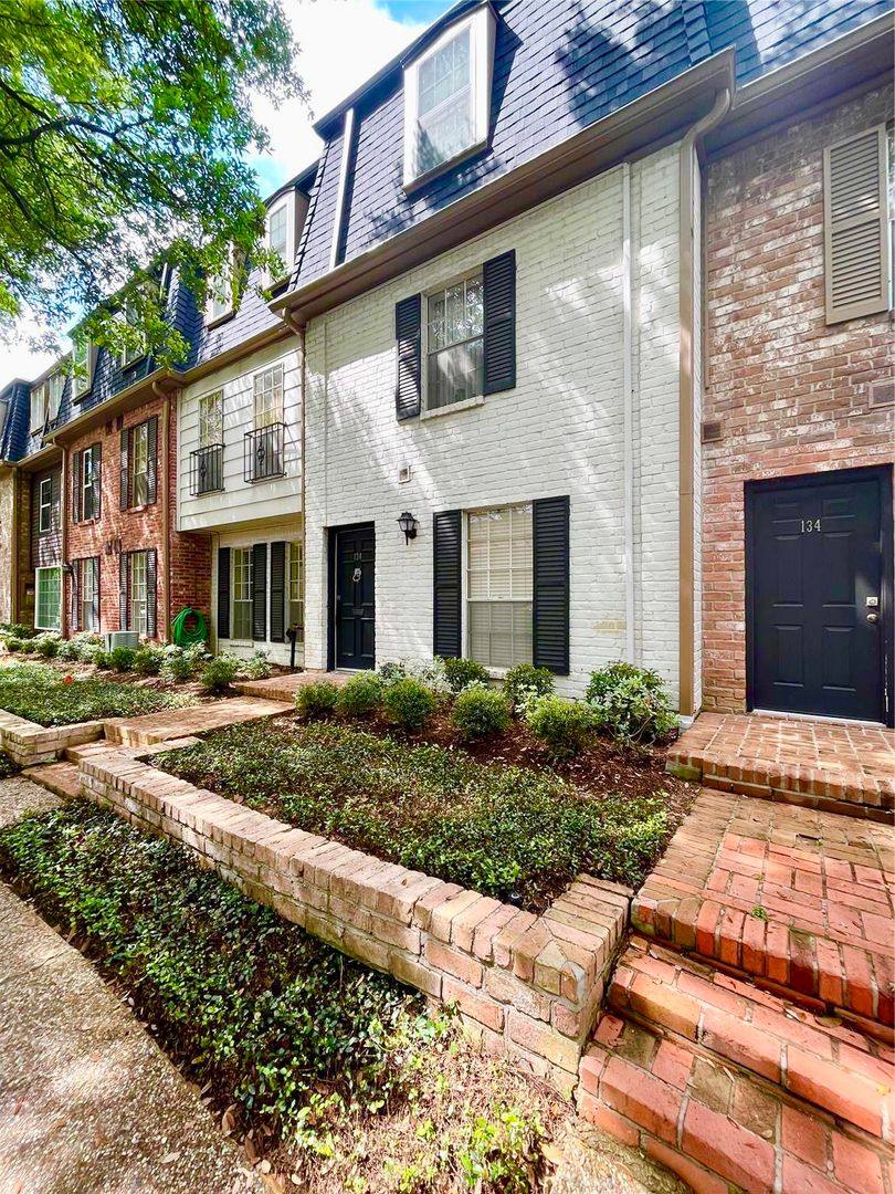 Condo for rent at 361 N Post Oak Lane, Houston, TX 77024