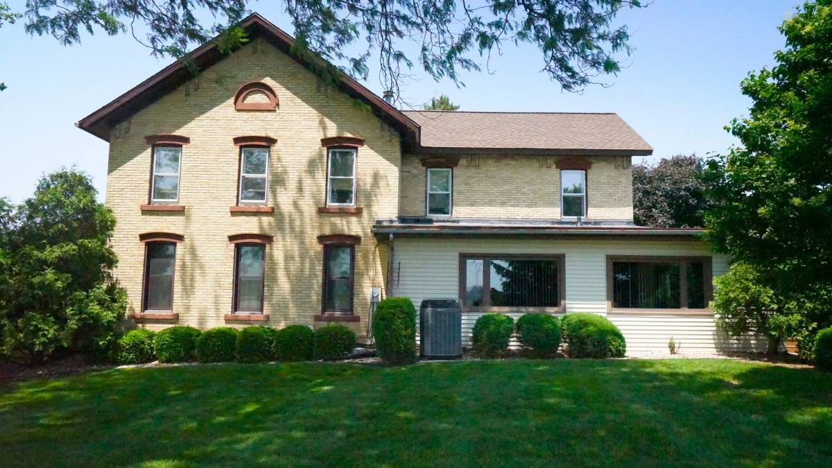 House for rent at 6918 Fisher Rd, Waunakee, WI 53597