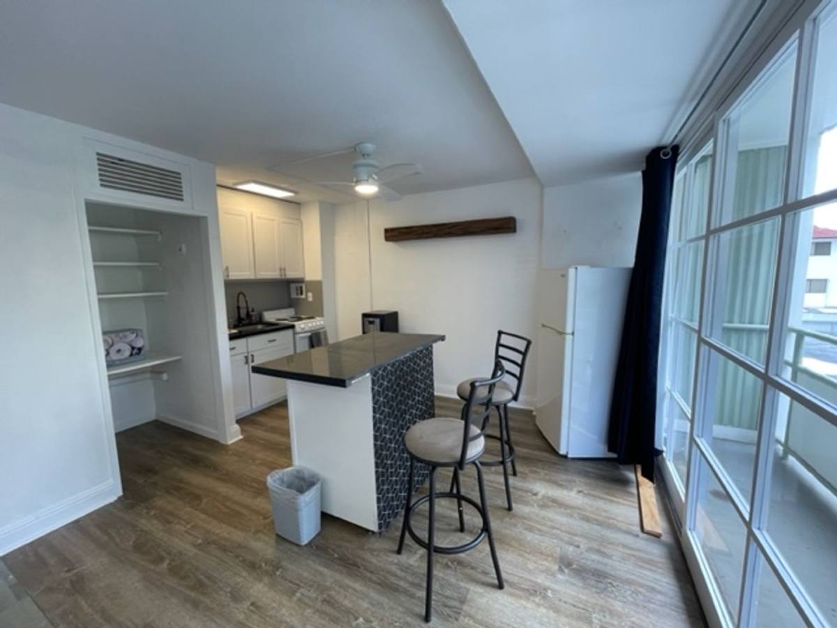 Apartment for rent at 445 Kaiolu St, Honolulu, HI 96815