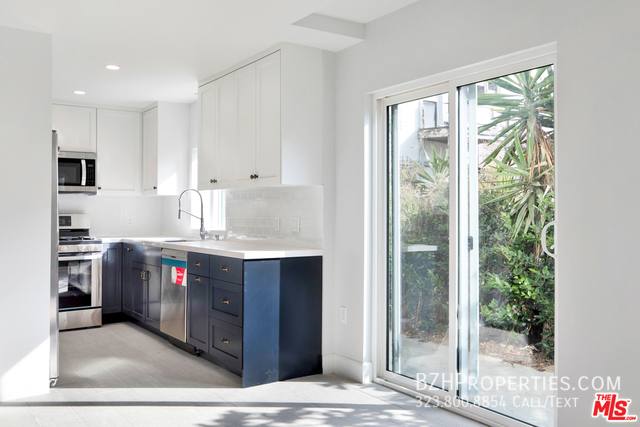 Townhouse for rent at 6032 Romaine St #4, Los Angeles, CA 90038