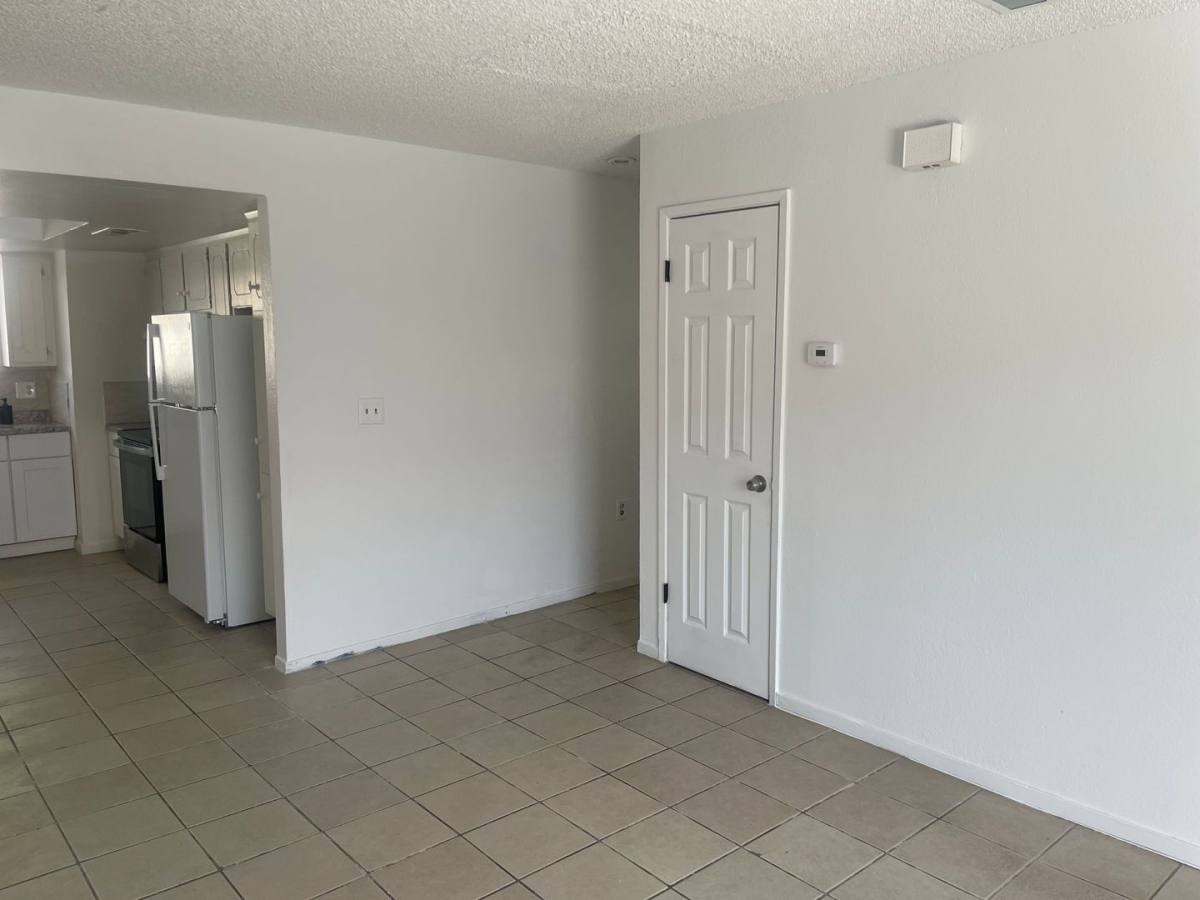 Apartment for rent at 124 E Amador Ave, Fresno, CA 93706