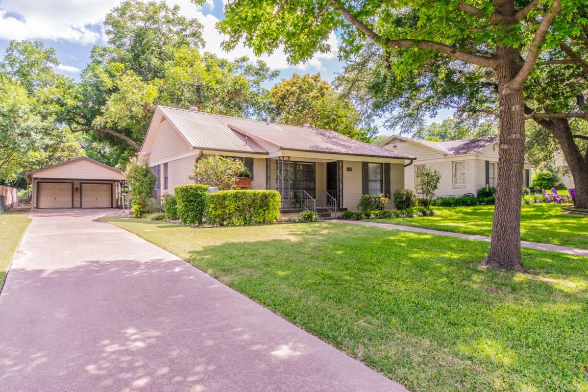 House for rent at 3429 Hilltop Rd, Fort Worth, TX 76109