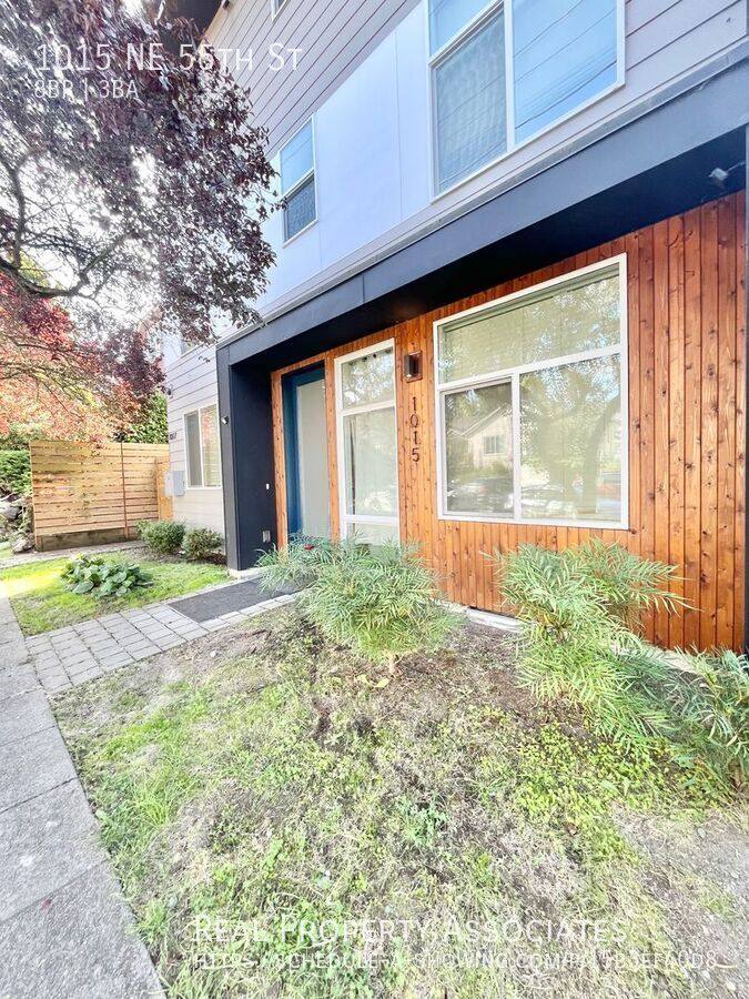 Townhouse for rent at 1015 NE 55th St, Seattle, WA 98105