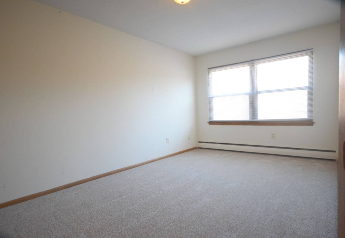 Apartment for rent at 2025 Montreal Ave, Saint Paul, MN 55116