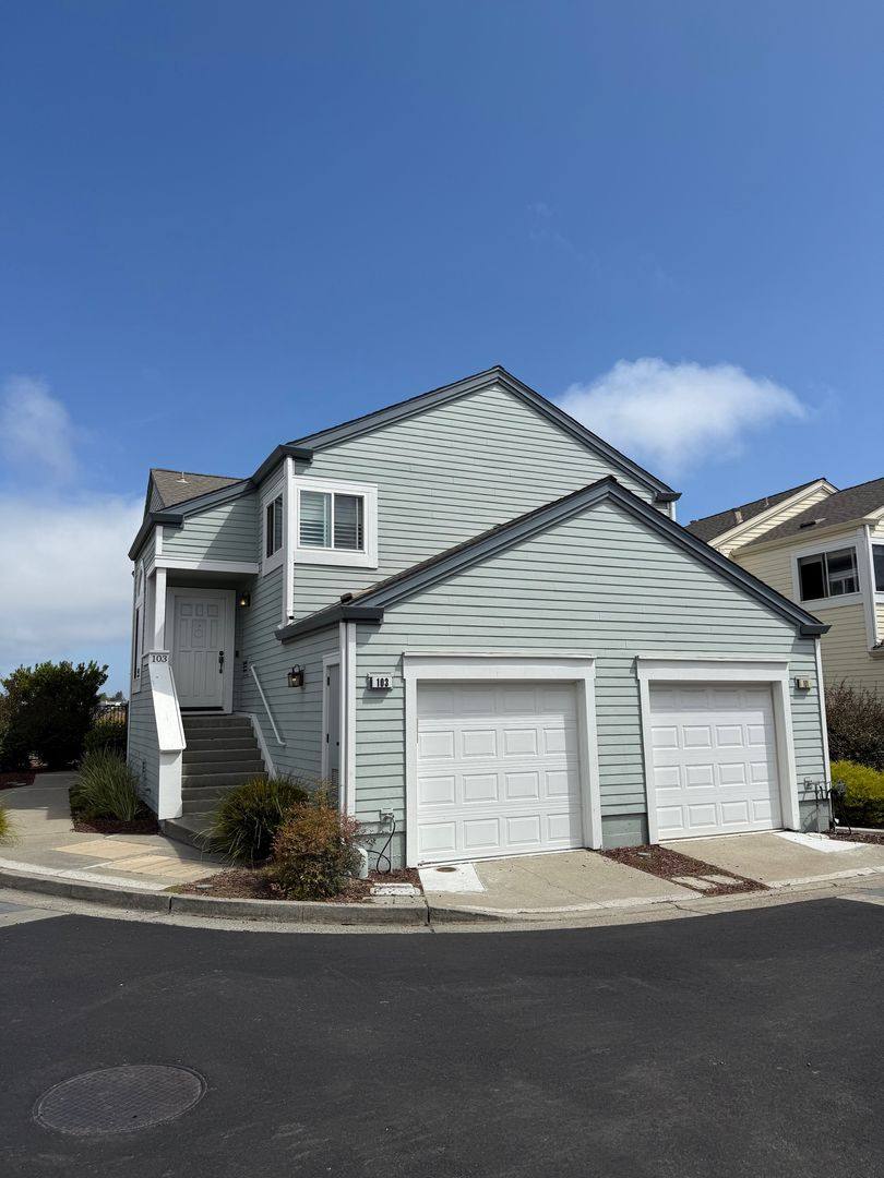Townhouse for rent at 103 Bay Park Terrace, Alameda, CA 94502