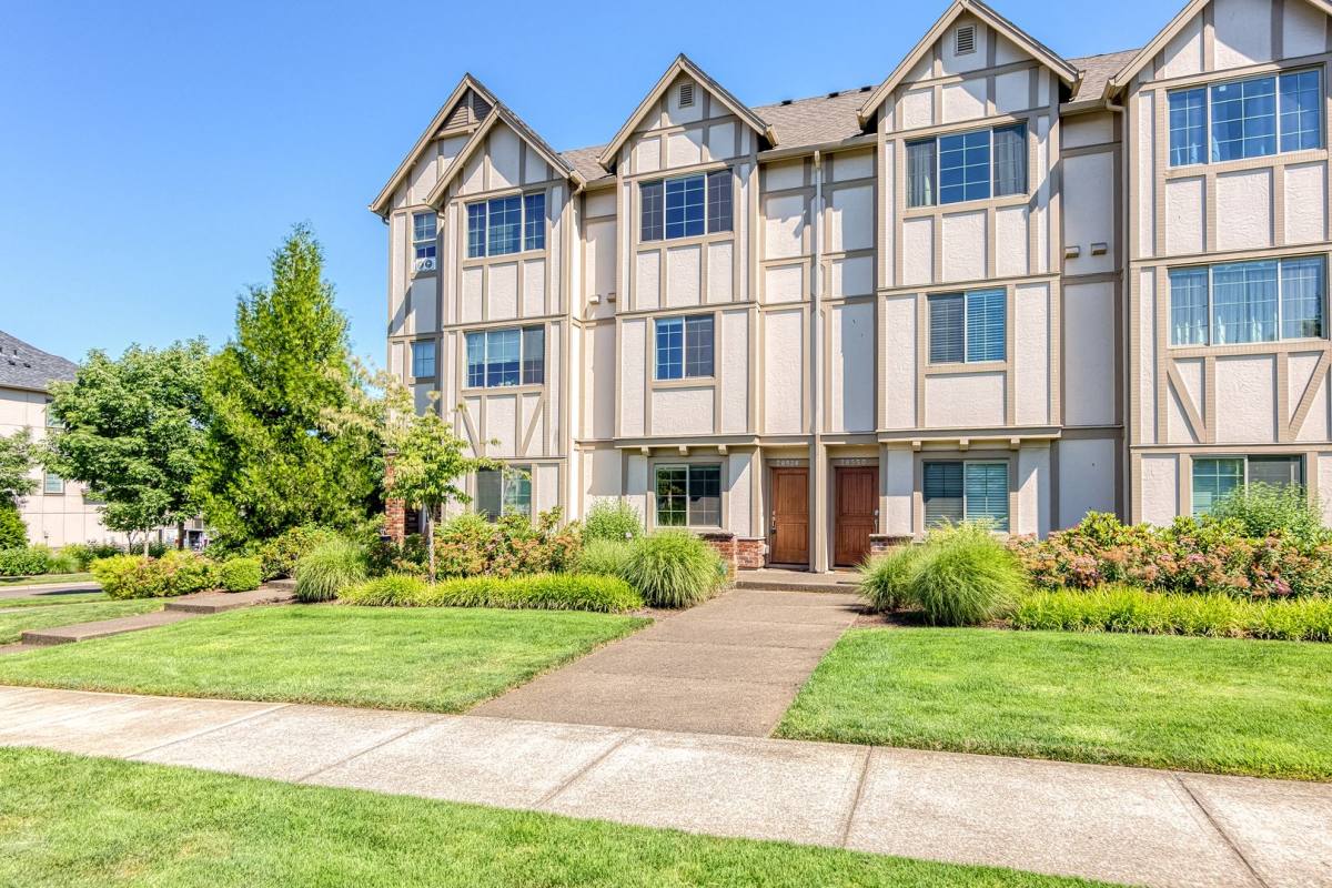 Townhouse for rent at 28524 SW Villebois Dr, Wilsonville, OR 97070