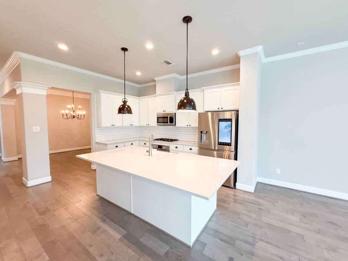 House for rent at 827 W 20th St, Houston, TX 77008