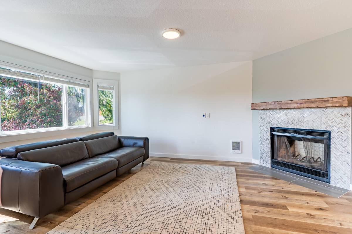 House for rent at 906 N 101st St, Seattle, WA 98133