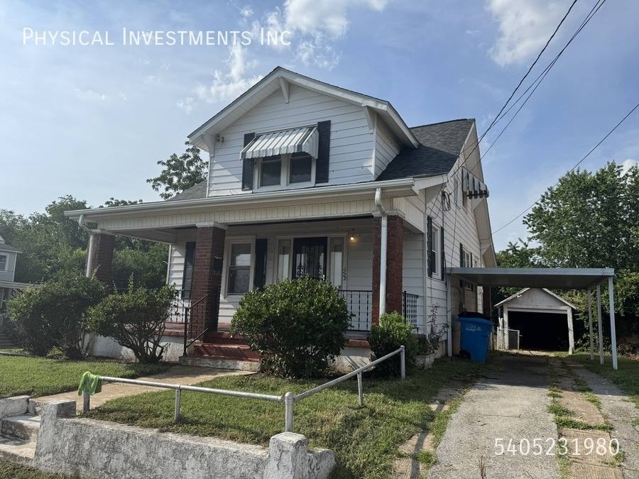 House for rent at 1729 Moorman Ave NW, Roanoke, VA 24017