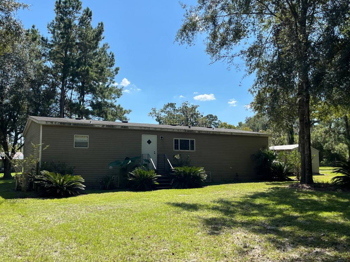 House for rent at 15695 77th Dr, Live Oak, FL 32060