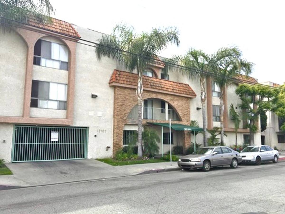 Apartment for rent at 13707 Doty Ave, Hawthorne, CA 90250