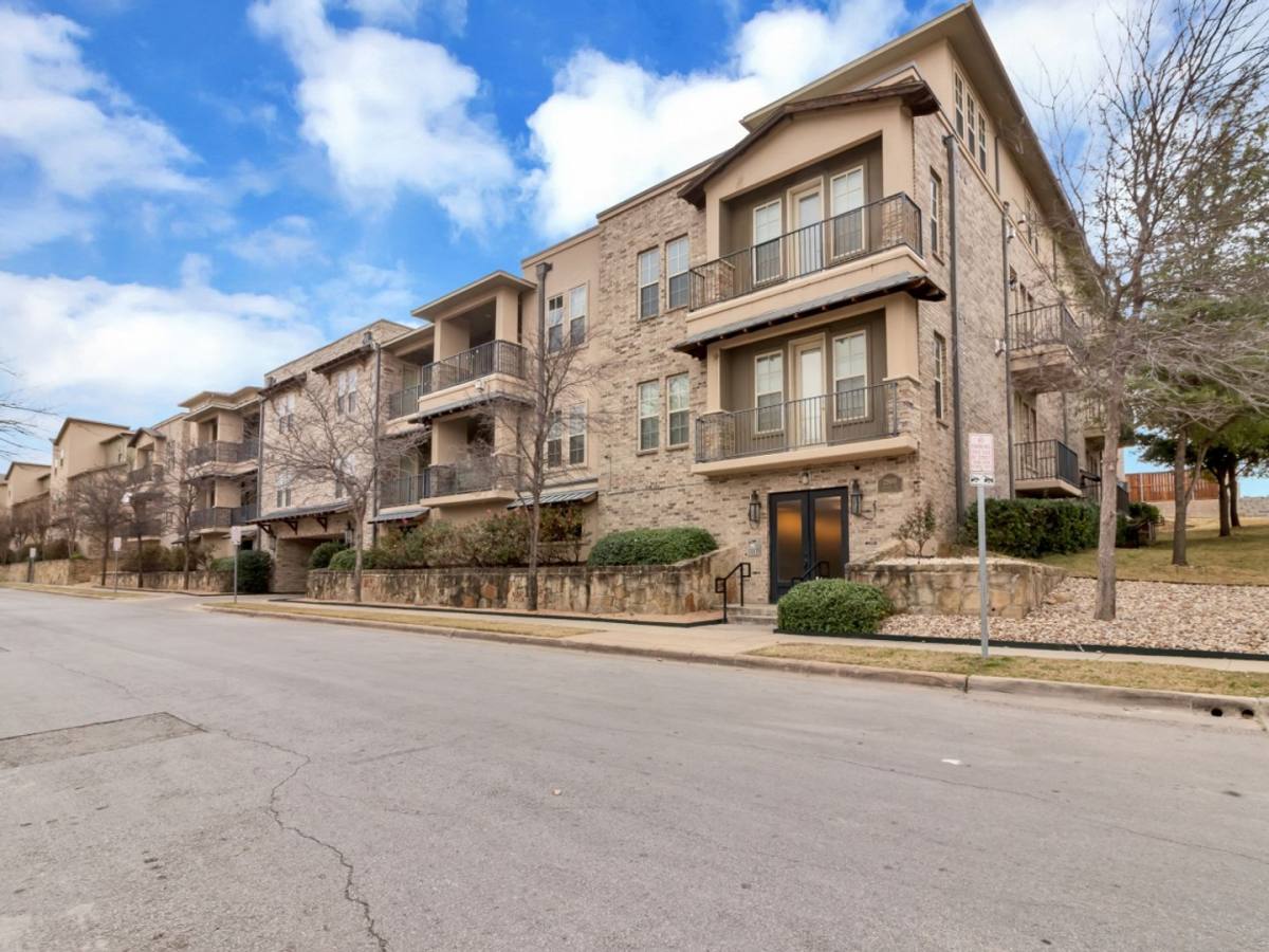 Condo for rent at 2800 Sandage Ave, Fort Worth, TX 76109