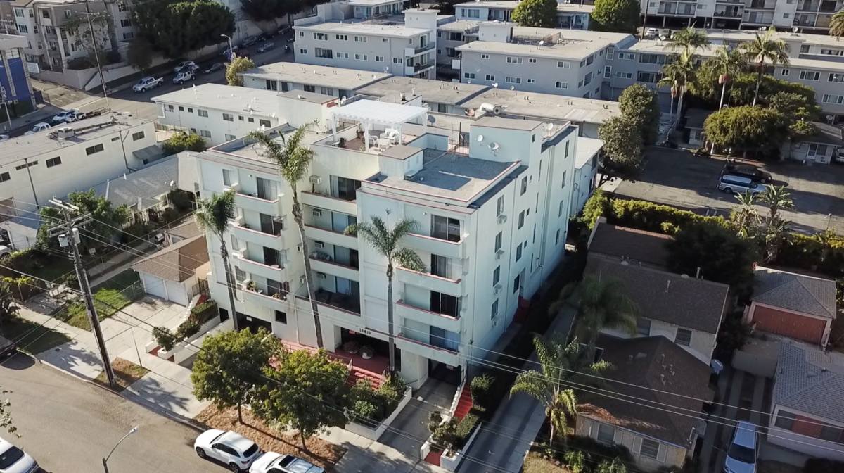 Apartment for rent at 10615 Rose Ave, Los Angeles, CA 90034