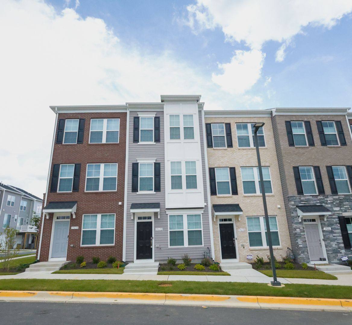 Townhouse for rent at 19612 Village Walk Dr, Montgomery Village, MD 20886