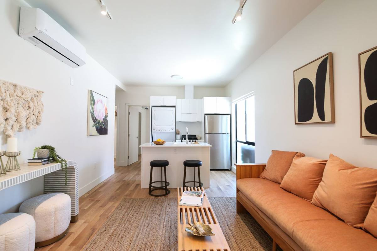 Apartment for rent at 1033 N Coronado St, Los Angeles, CA 90026