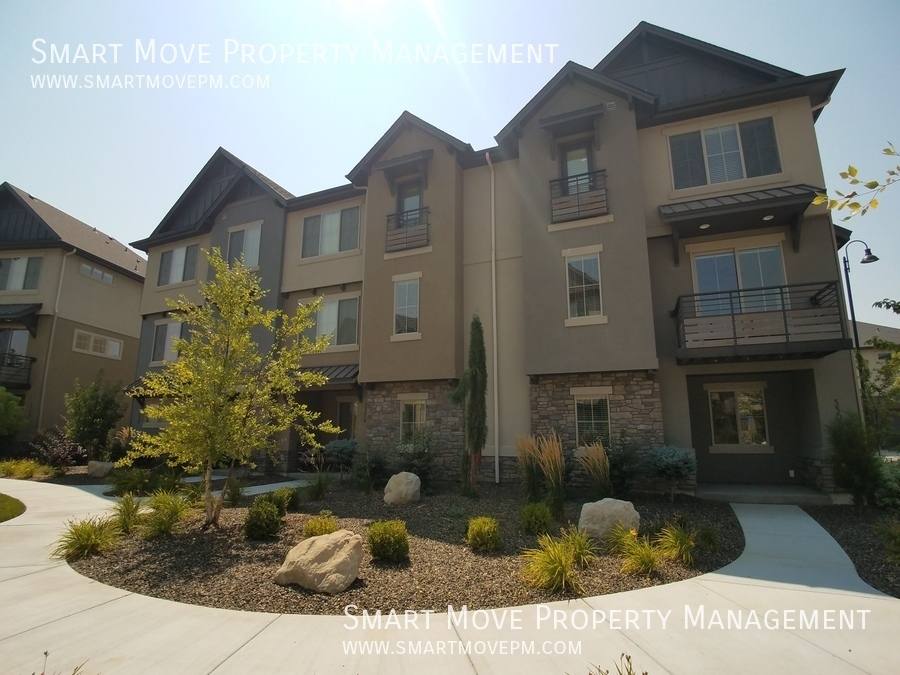Townhouse for rent at 3308 E Front Runner Lane, Boise, ID 83716