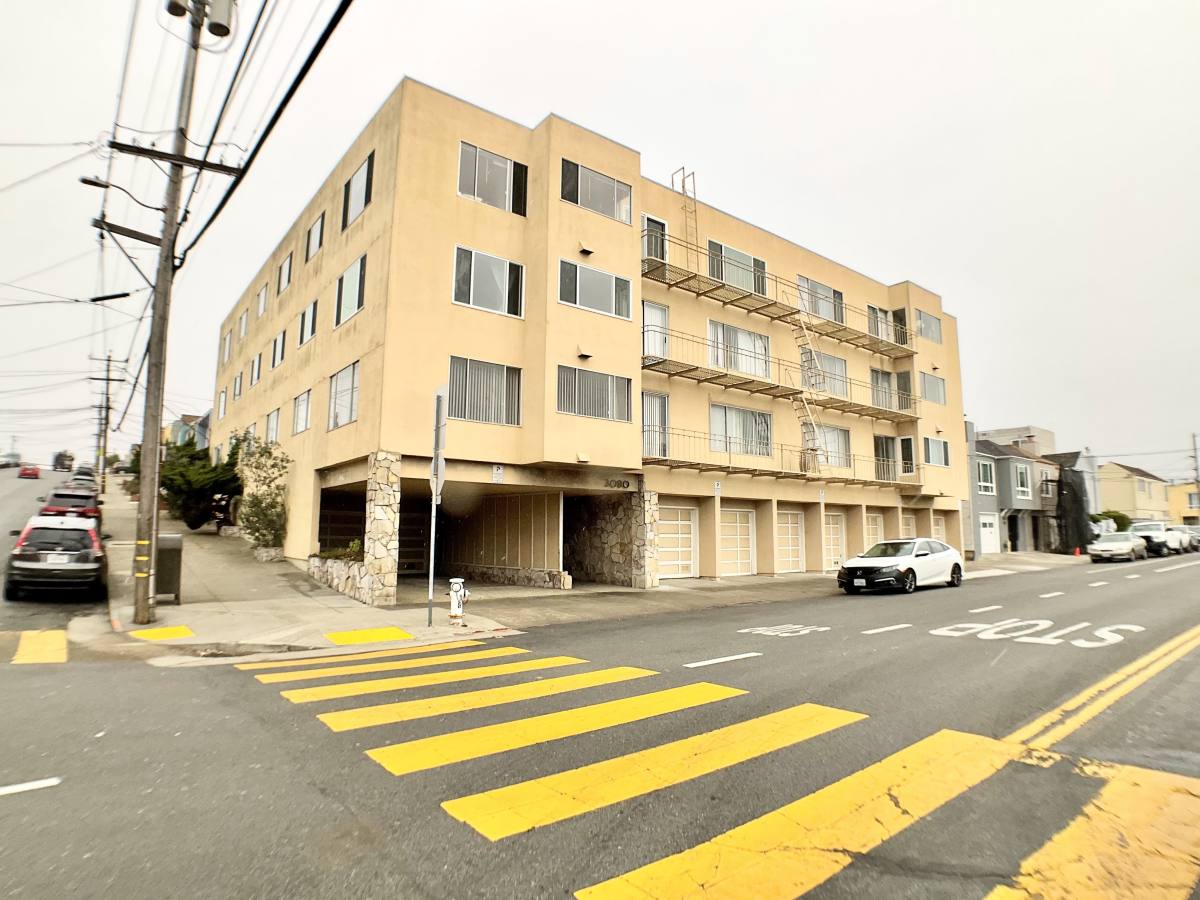 Apartment for rent at 3090 Vicente St #305, San Francisco, CA 94116
