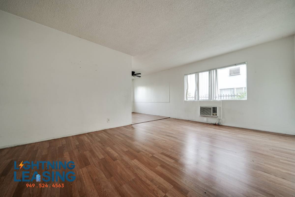 Apartment for rent at 6927 Whitsett Ave #1D, North Hollywood, CA 91601