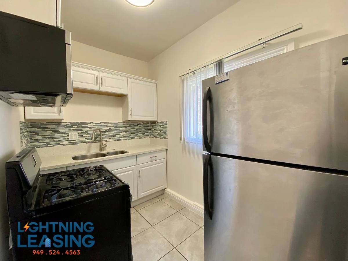 Apartment for rent at 2740 San Marino St #204, Los Angeles, CA 90006