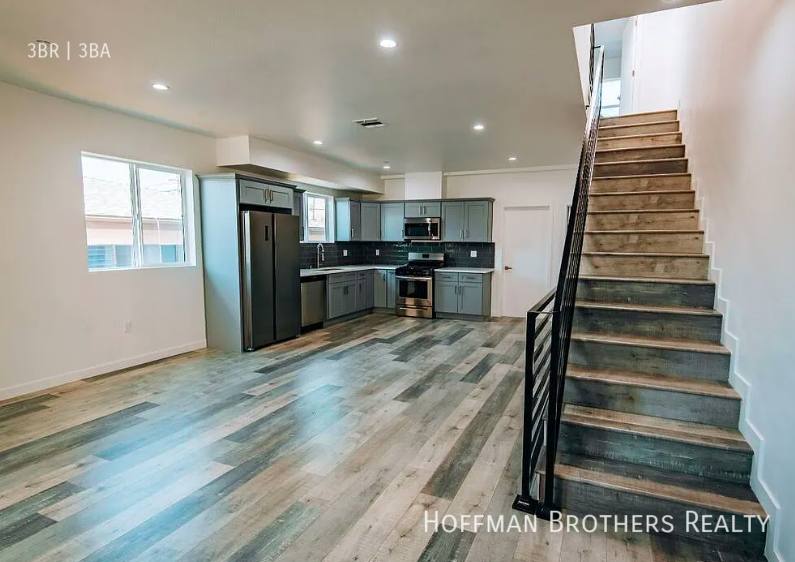 Apartment for rent at 156 N Mariposa Ave #1 2, Los Angeles, CA 90004