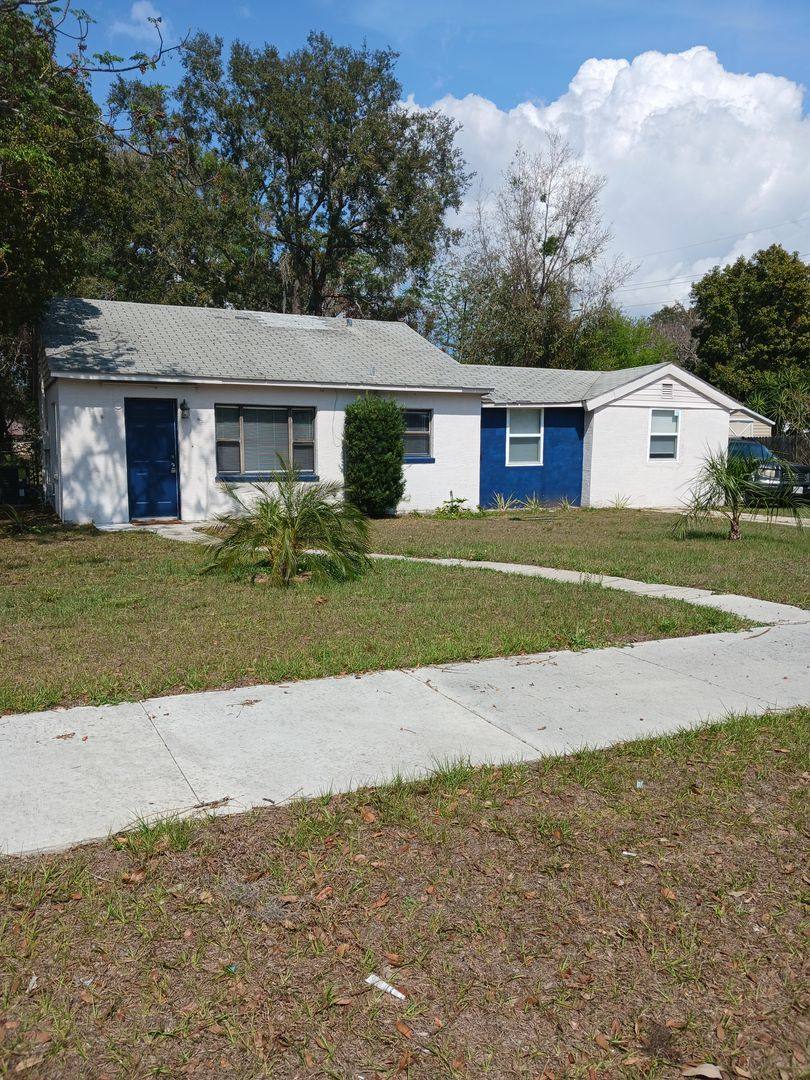 House for rent at 115 E Chesley Ave, Eustis, FL 32726