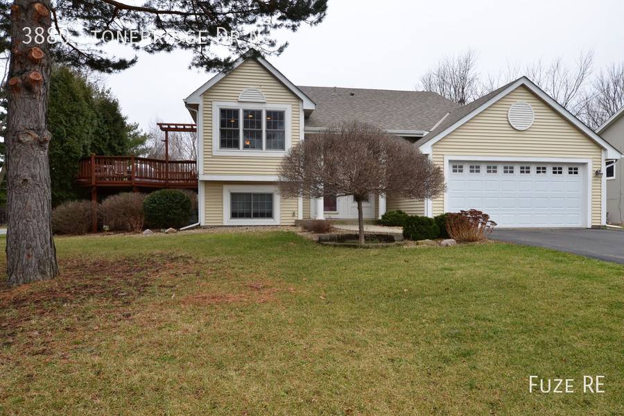 House for rent at 3880 Stonebridge Dr N, Saint Paul, MN 55123