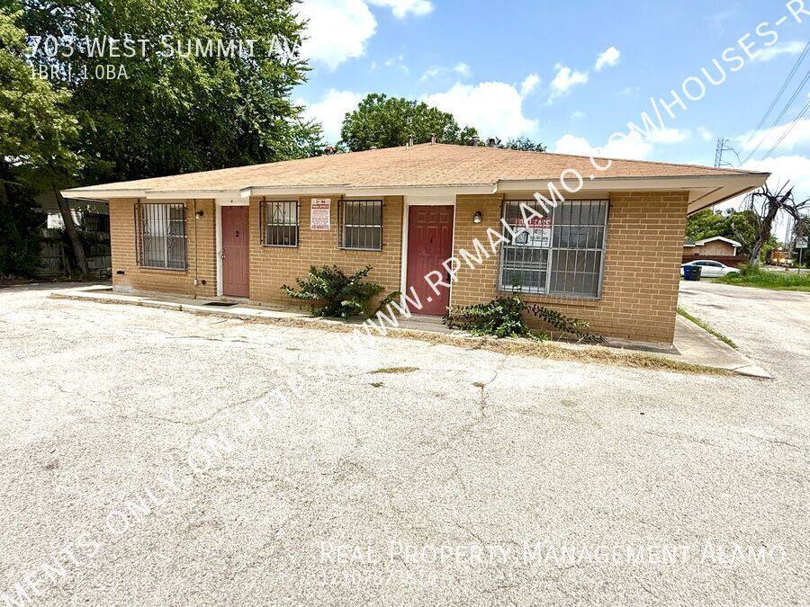 Apartment for rent at 703 W Summit Ave #1, San Antonio, TX 78212