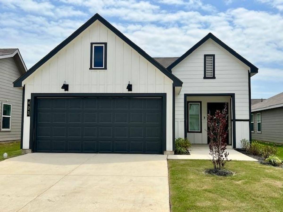 House for rent at 422 Pickel Dr, Rockdale, TX 76567
