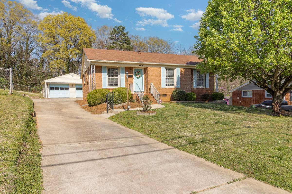 House for rent at 4640 Brooktree Dr, Charlotte, NC 28208