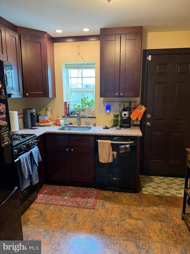 Townhouse for rent at 435 Mercy St, Philadelphia, PA 19148