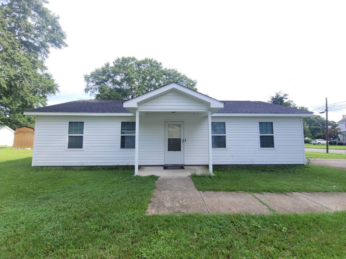 House for rent at 405 SE Third St, Snow Hill, NC 28580