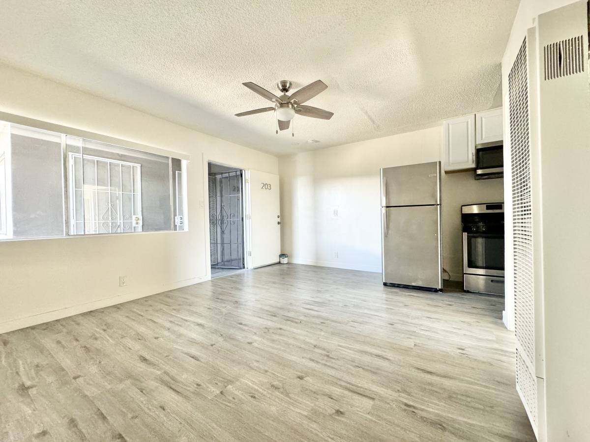 Apartment for rent at 510 W 87th St #106, Los Angeles, CA 90044